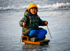 Chinese people enjoy winter fun